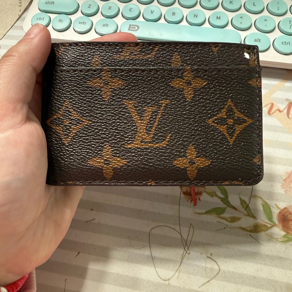 Upcycled LV card holder - Picture 2 of 3